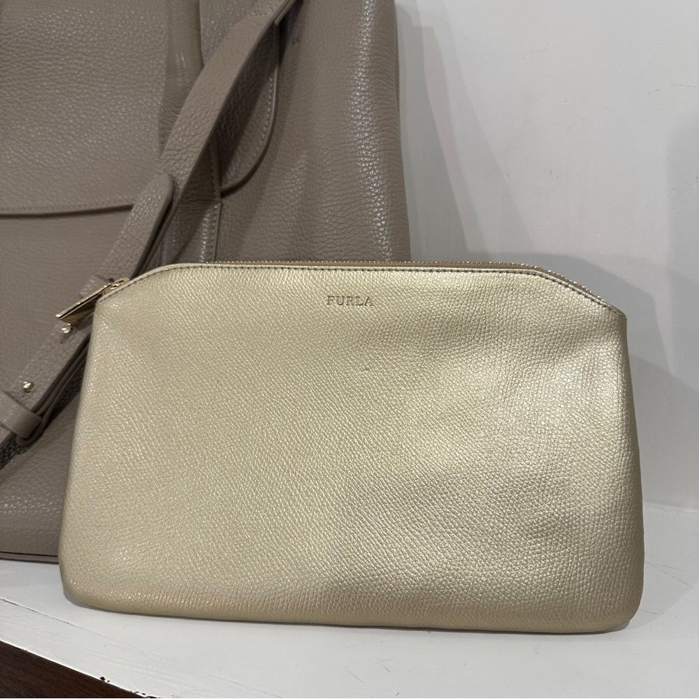 Furla Gold Cosmetic Bag Elegant Design - Picture 2 of 8